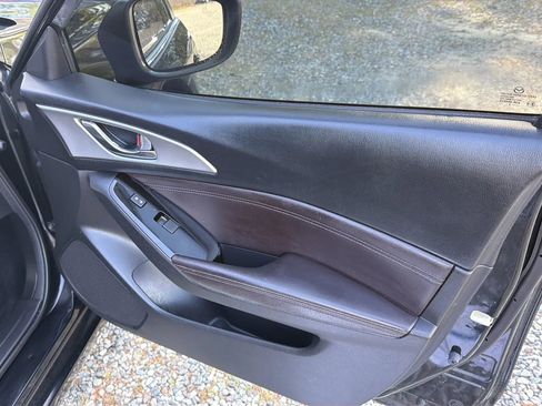 Used 2018 MAZDA MAZDA3 Touring image 38