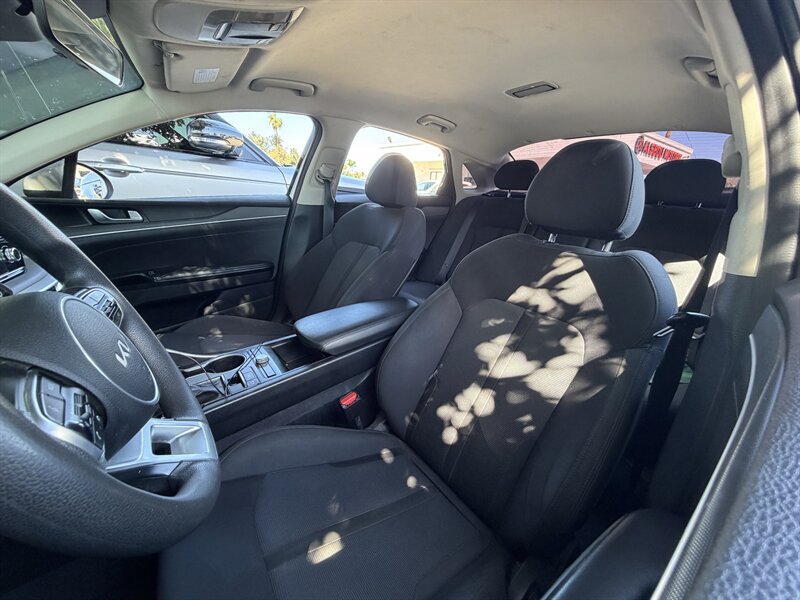 Used 2022 Kia K5 LXS FWD image 9