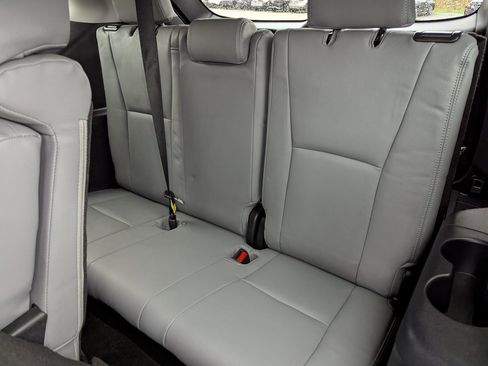 Used 2023 Toyota Highlander L image 20