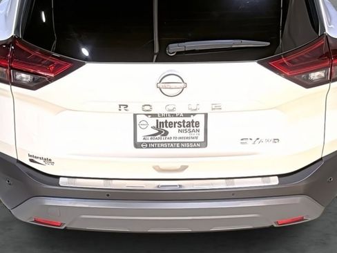 Used 2023 Nissan Rogue SV image 12