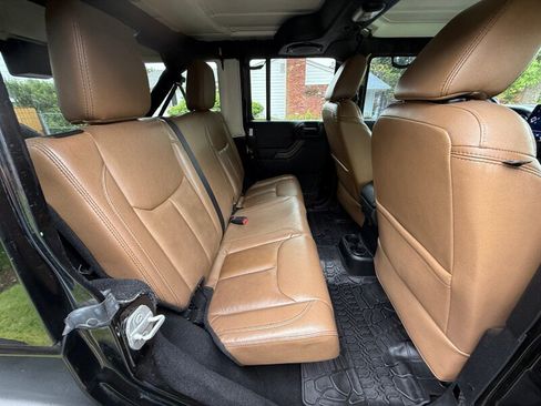 Used 2013 Jeep Wrangler Unlimited Sahara image 17