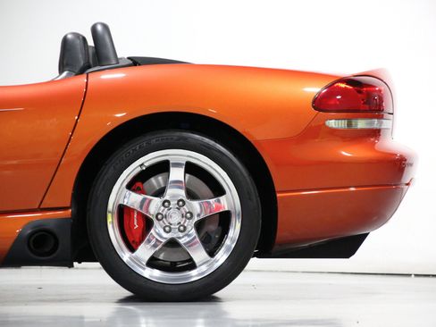 Used 2005 Dodge Viper SRT-10 w/ Copperhead Edition Group RWD image 18