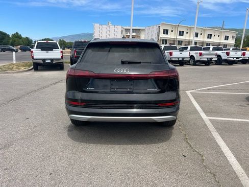 Used 2022 Audi e-tron Premium AWD/4WD image 9
