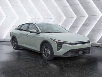 New 2025 Kia K4 LXS