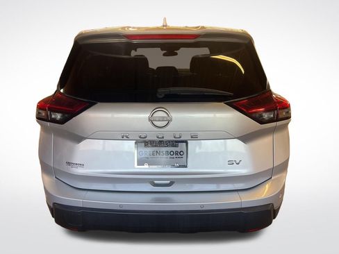 Used 2024 Nissan Rogue SV FWD image 4