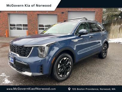 Certified 2025 Kia Sorento S w/ Panoramic Sunroof Package