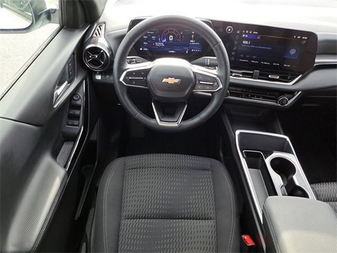 Used 2025 Chevrolet Equinox LT image 11