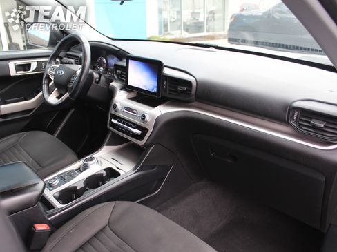 Used 2021 Ford Explorer XLT image 28
