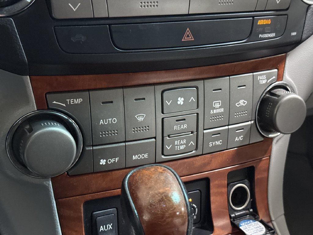 Used 2010 Toyota Highlander Limited AWD/4WD image 16