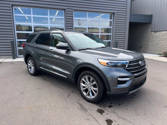 Used 2024 Ford Explorer XLT w/ Equipment Group 202A AWD/4WD image 3