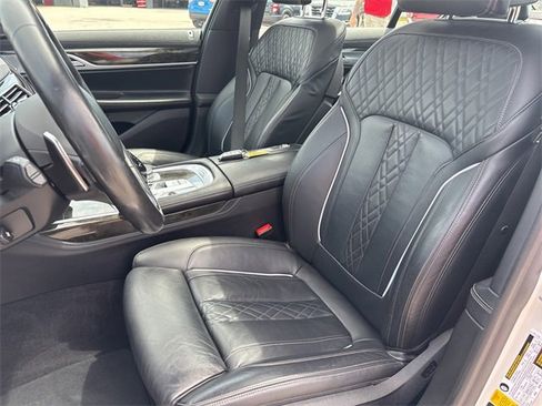 Used 2020 BMW 750i xDrive w/ M Sport Package image 9