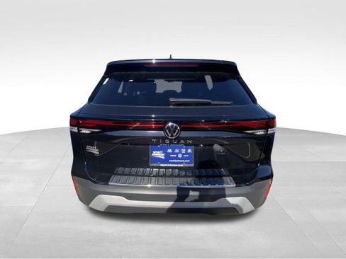 Used 2025 Volkswagen Tiguan S FWD image 8