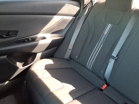 Used 2025 Hyundai Elantra SEL image 16