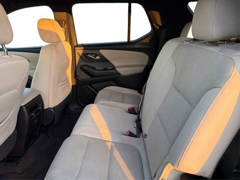 Used 2022 Chevrolet Traverse LS image 11