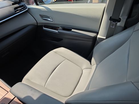 Used 2022 Toyota Sienna XLE FWD image 16