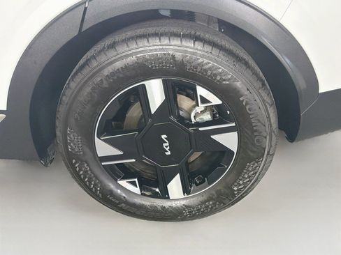 Used 2026 Kia Sportage LX FWD image 11