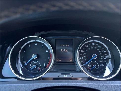 Used 2017 Volkswagen Golf R 4-Door image 25