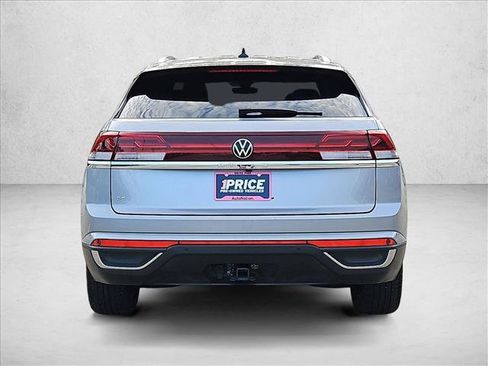 Used 2025 Volkswagen Atlas Cross Sport SE FWD image 7