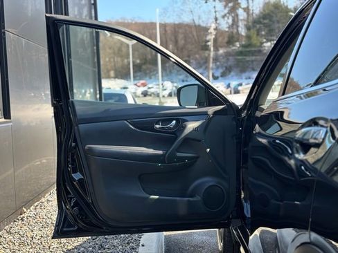 Used 2020 Nissan Rogue SL w/ Premium Package image 19