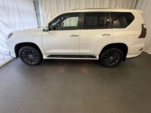 Used 2023 Lexus GX 460 Premium w/ Accessory Package AWD/4WD image 2