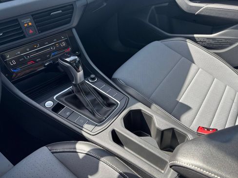 Used 2025 Volkswagen Jetta SE FWD image 42