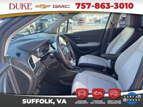 Used 2022 Chevrolet Trax LT w/ LT Convenience Package image 3