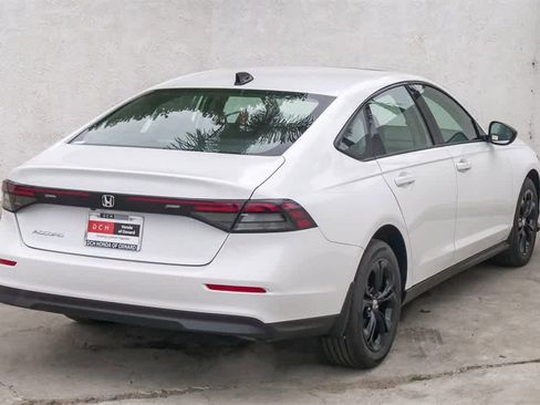 Used 2025 Honda Accord SE image 7