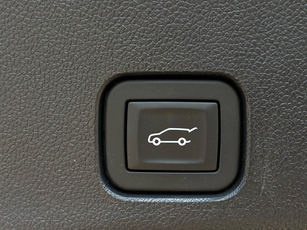 Used 2025 Buick Enclave Preferred AWD/4WD image 16