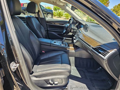 Used 2018 BMW 740i image 34