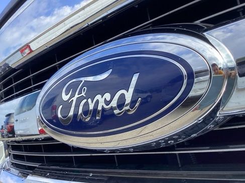 Used 2017 Ford F150 Lariat w/ Equipment Group 502A Luxury AWD/4WD image 3