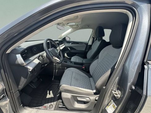Used 2025 Volkswagen Tiguan S FWD image 18