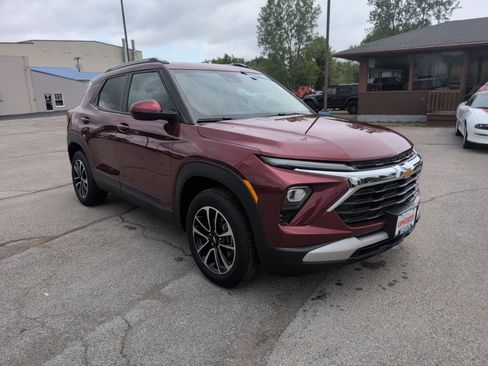 Used 2024 Chevrolet TrailBlazer LT w/ Convenience Package AWD/4WD image 1