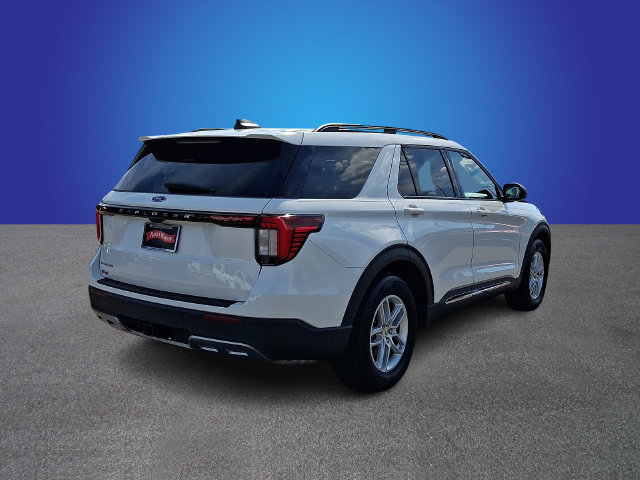Used 2025 Ford Explorer Active w/ Active Comfort Package RWD image 4