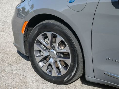 Used 2022 Chrysler Pacifica Pinnacle FWD image 10