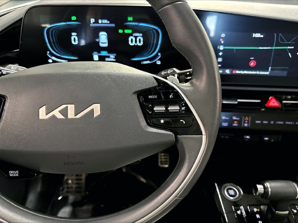 Certified 2023 Kia Niro EX Touring FWD image 17