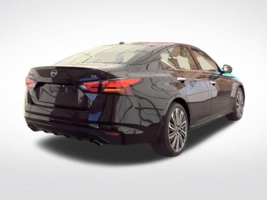 Used 2024 Nissan Altima 2.5 SL FWD image 3