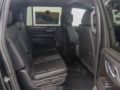 Used 2021 Chevrolet Suburban LT image 16