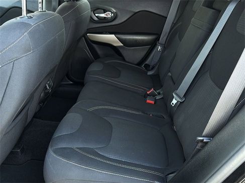 Used 2017 Jeep Cherokee Latitude image 19