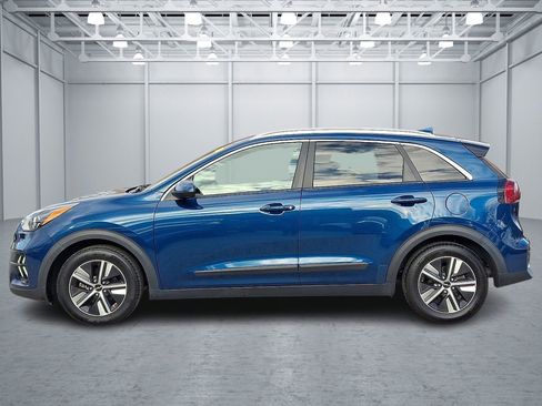 Used 2022 Kia Niro LXS image 2