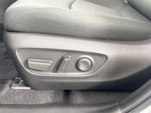 Used 2022 Toyota RAV4 XLE image 28