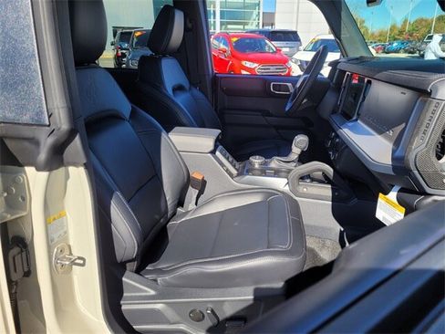 New 2025 Ford Bronco Outer Banks w/ Sasquatch Package image 13