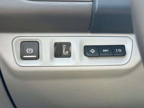 Certified 2023 GMC Acadia SLT w/ Technology Package AWD/4WD image 32