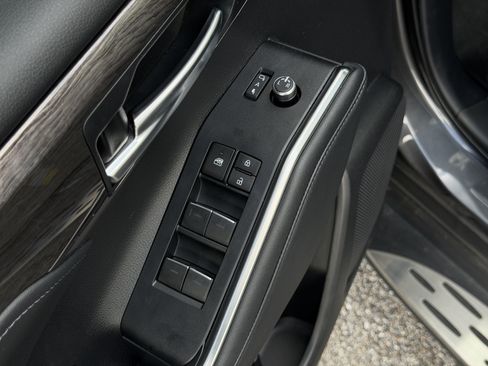 Used 2024 Toyota Highlander Platinum FWD image 15