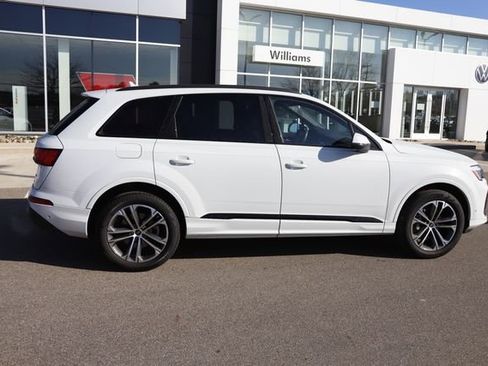 Used 2025 Audi Q7 2.0T Premium w/ Convenience Plus Package AWD/4WD image 2