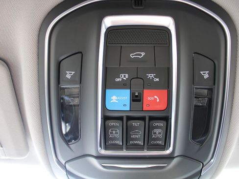 Certified 2022 Jeep Grand Cherokee Limited image 18