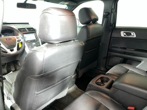 Used 2015 Ford Explorer XLT w/ Equipment Group 202B AWD/4WD image 26
