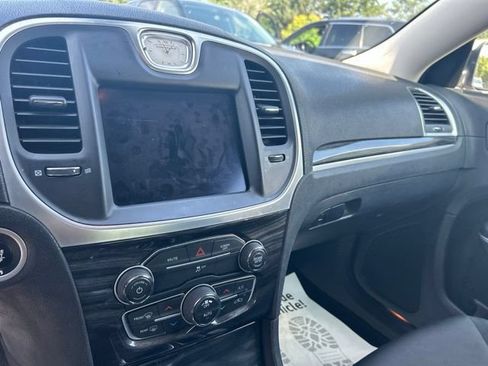 Used 2021 Chrysler 300 Touring RWD image 10