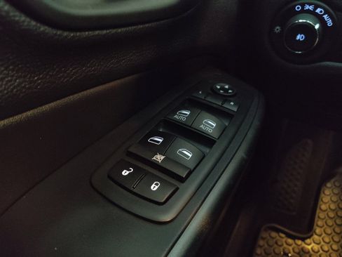 Used 2020 Jeep Cherokee Trailhawk w/ Cold Weather Group AWD/4WD image 27