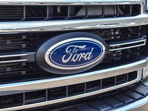 Used 2022 Ford F350 Lariat w/ FX4 Off-Road Package image 9