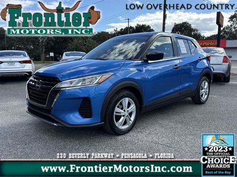Used 2022 Nissan Kicks S image 1